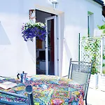Mit Privatem Garten- Meerblick Und Gemeinschaftspool By Interhome Daire