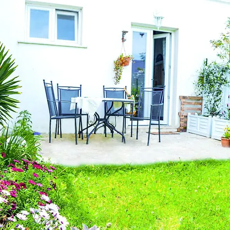 Mit Privatem Garten- Meerblick Und Gemeinschaftspool By Interhome *
