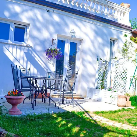 Mit Privatem Garten- Meerblick Und Gemeinschaftspool By Interhome Daire